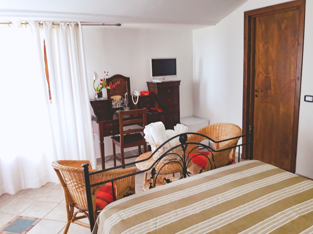 Comfort Double Room, Private Bathroom, Sea View (Camera Capri) photo 3