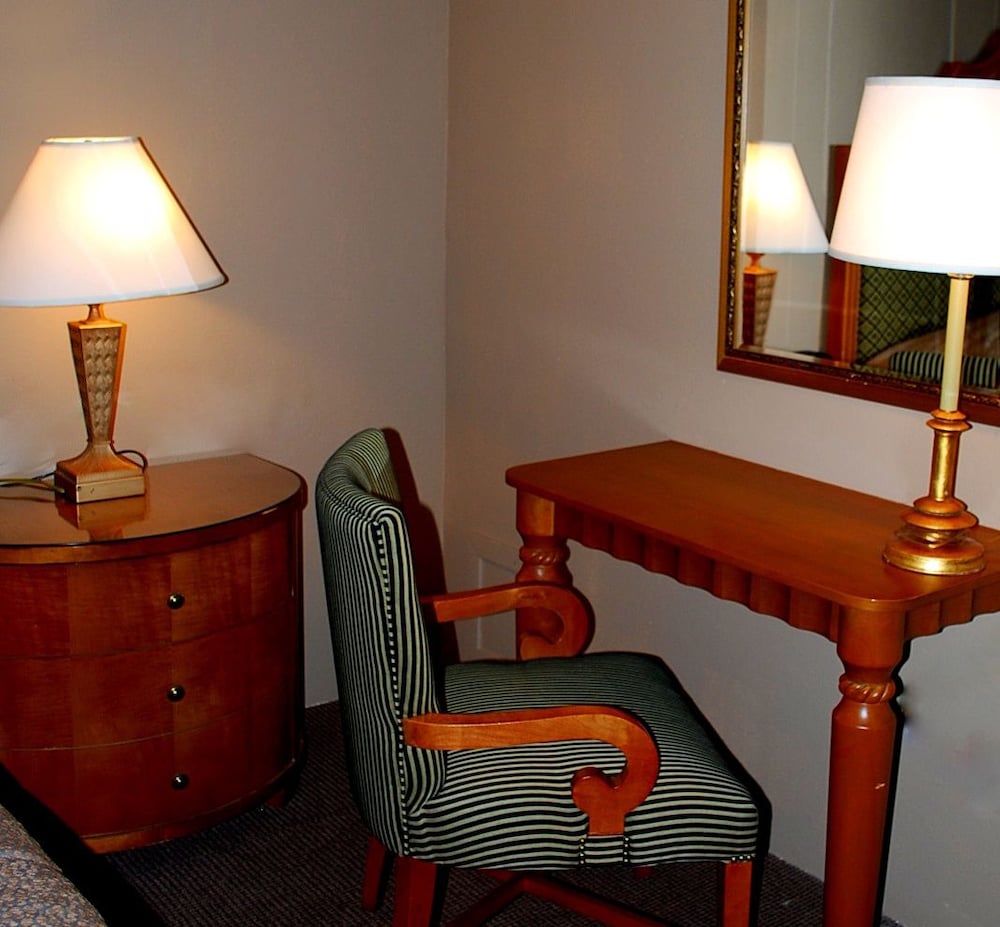Deluxe Room, 2 Queen Beds, Non Smoking