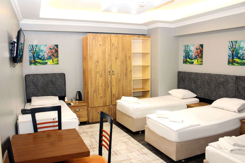 Business Quadruple Room photo 1