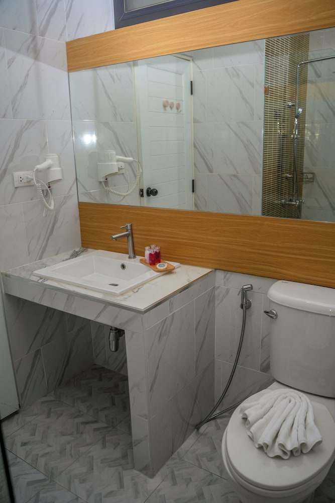 Deluxe Pool Access - Photo 5