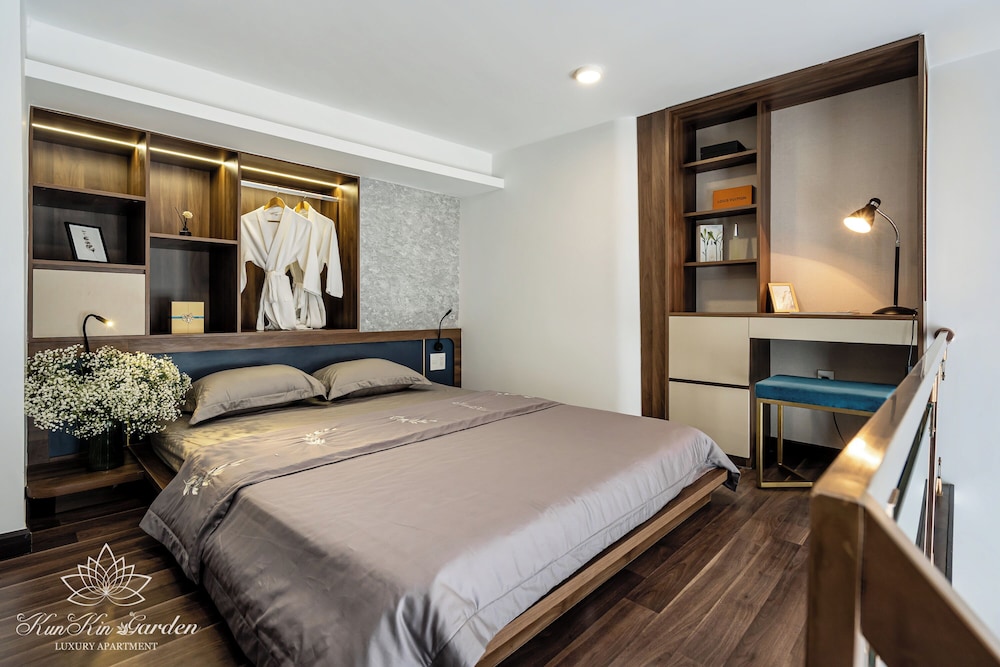 Family Room, 2 Queen Beds, Balcony, City View photo 3