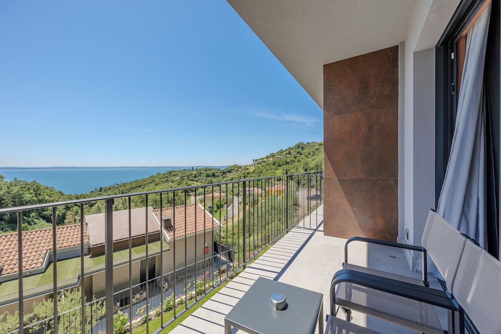 Premium Double or Twin Room, 1 King Bed, Lake View