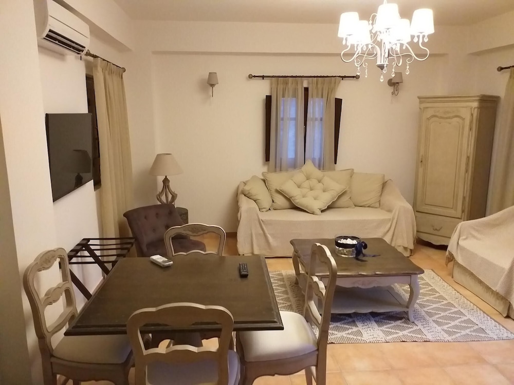 Queen Suite photo 3