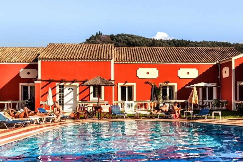 Duplex, Pool View
