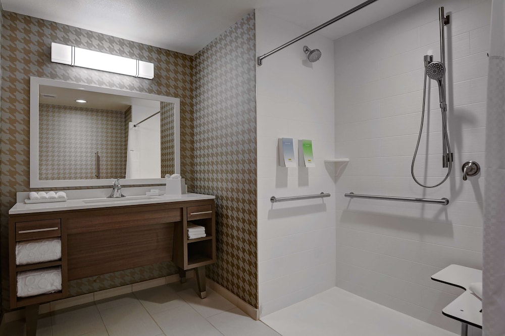 Standard Studio Suite, 1 King Bed, Accessible, Non Smoking (Roll-In Shower) - Photo 4