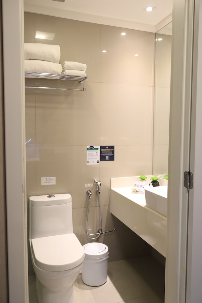 Standard Double Room, 1 King Bed photo 3