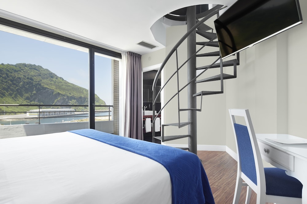 Suite, Terrace, Partial Ocean View (Duplex, 90 mins of free spa access) photo 3