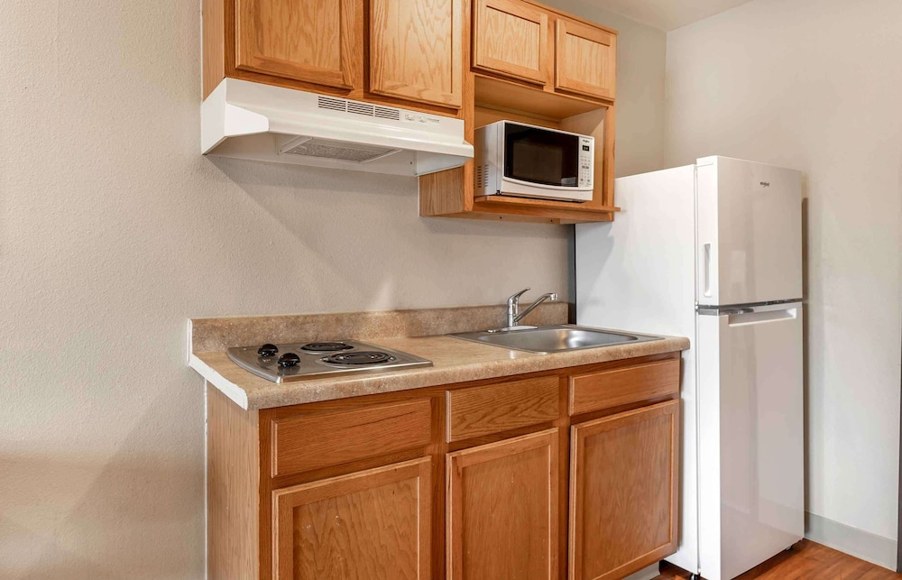 Standard Studio, 1 Double Bed, Non Smoking, Refrigerator & Microwave photo 3
