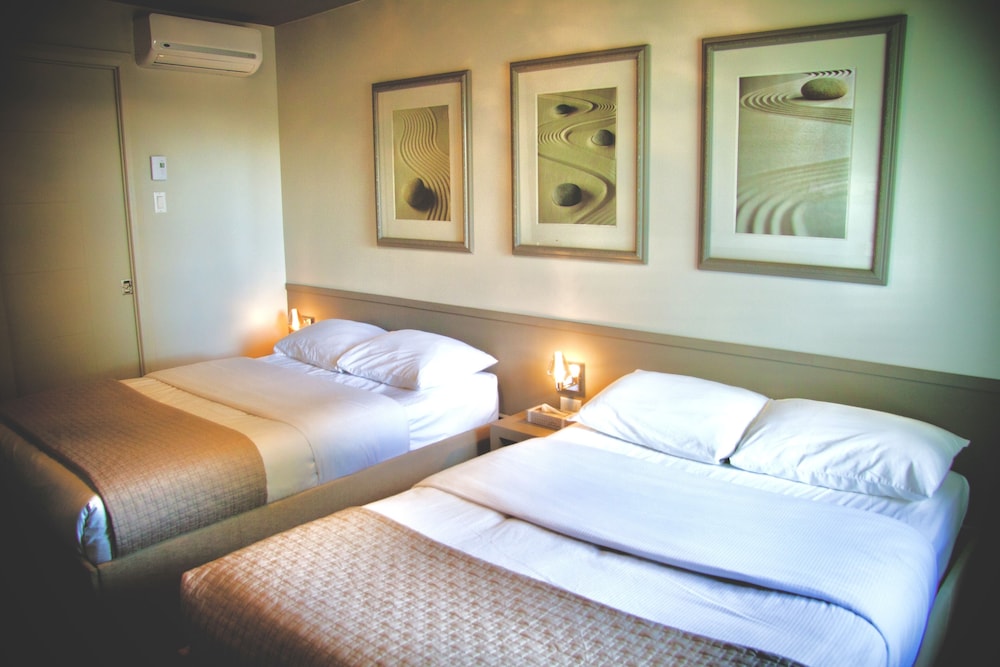 Family Room, 2 Double Beds photo 3