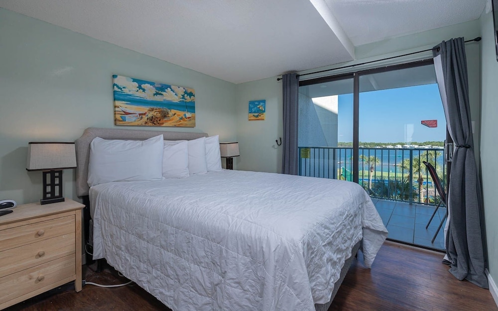 Condo, 2 Bedrooms