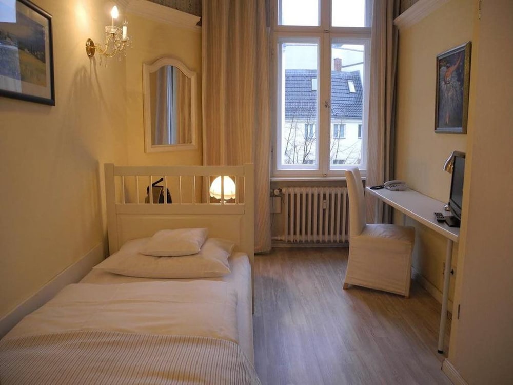 Single Room photo 2