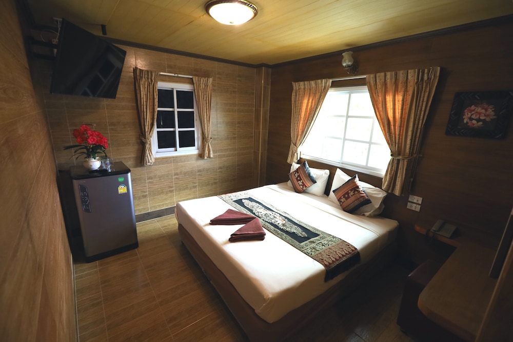 Deluxe Double Room, 1 King Bed, City View photo 2