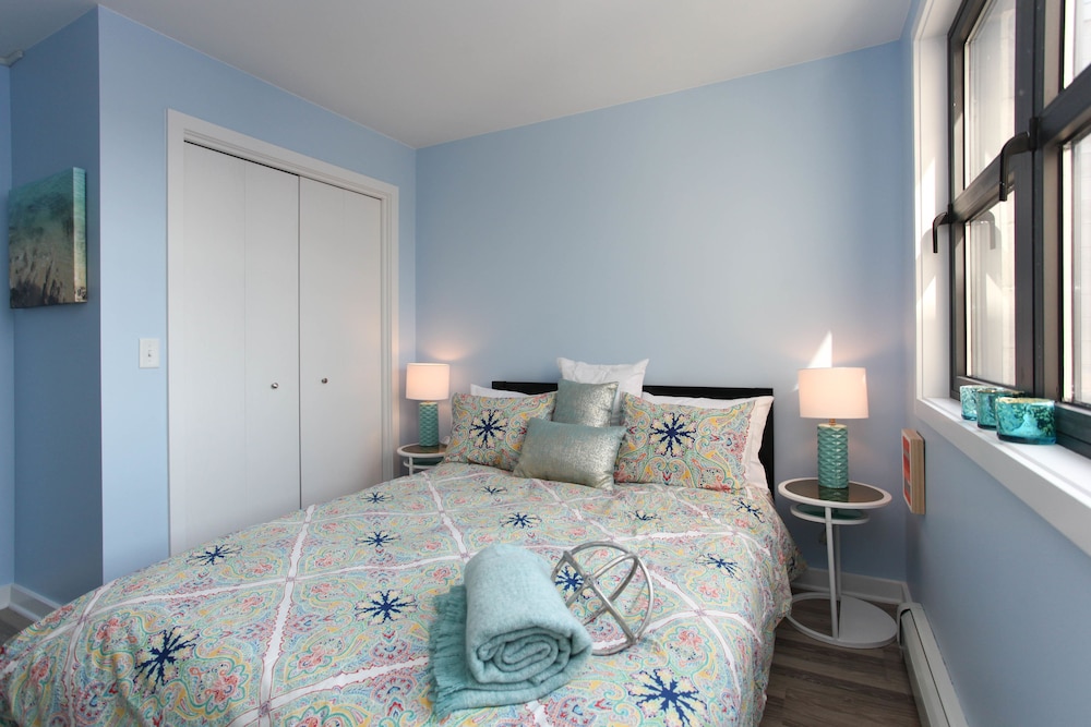 Condo, 3 Bedrooms, 2 Bathrooms photo 1