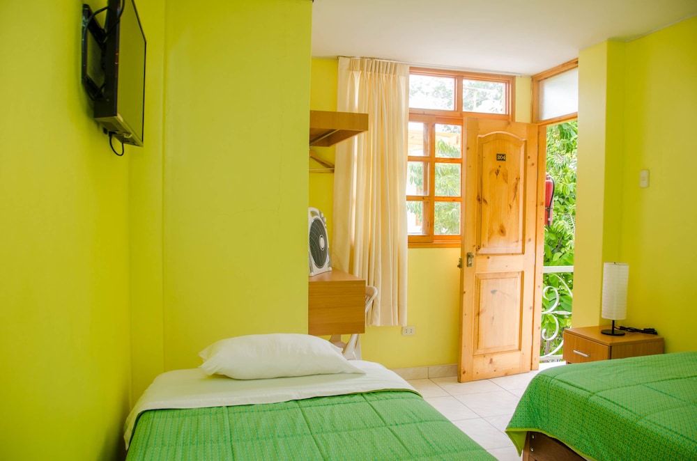 Basic Twin Room, 2 Twin Beds, Non Smoking, Courtyard View photo 2