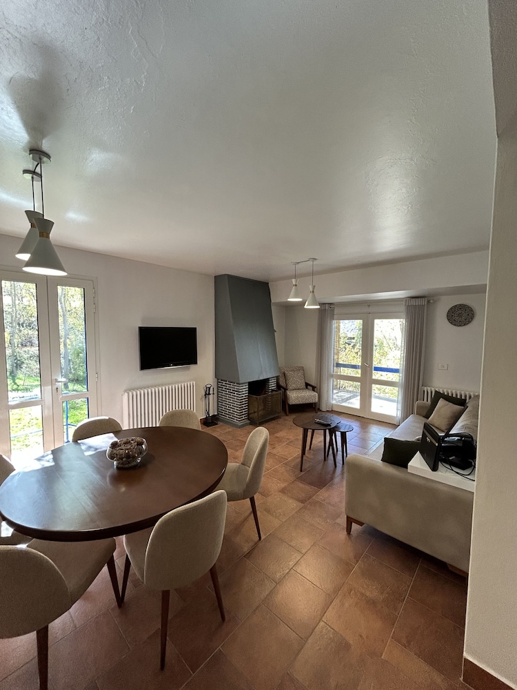 Exclusive Chalet, 2 Bedrooms, Smoking, Mountain View photo 2