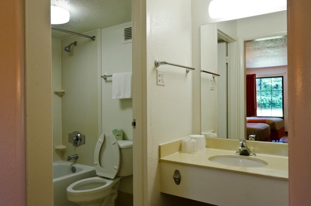 Standard Room, 2 Double Beds, Non Smoking - Photo 7
