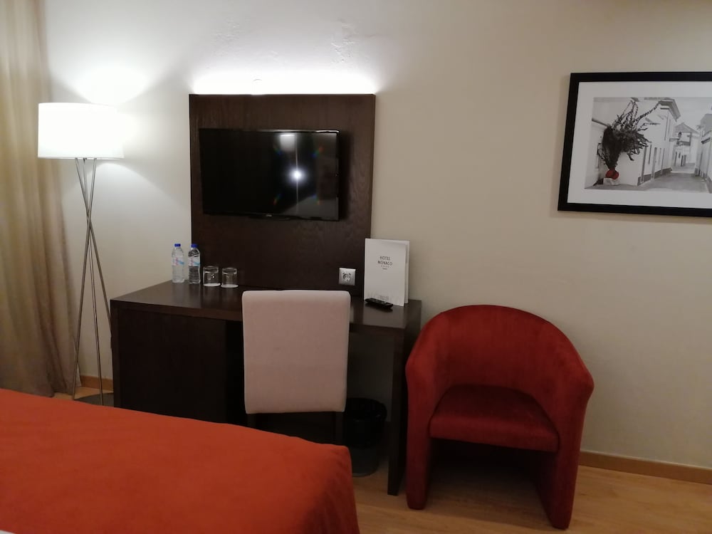 Double or Twin Room - Photo 9