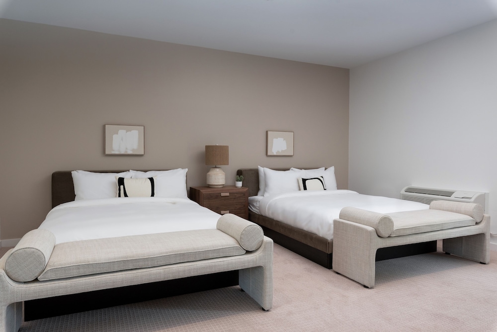 Deluxe Studio, 2 Queen Beds, Lake View (Self Check-in with Virtual Front Desk) photo 1