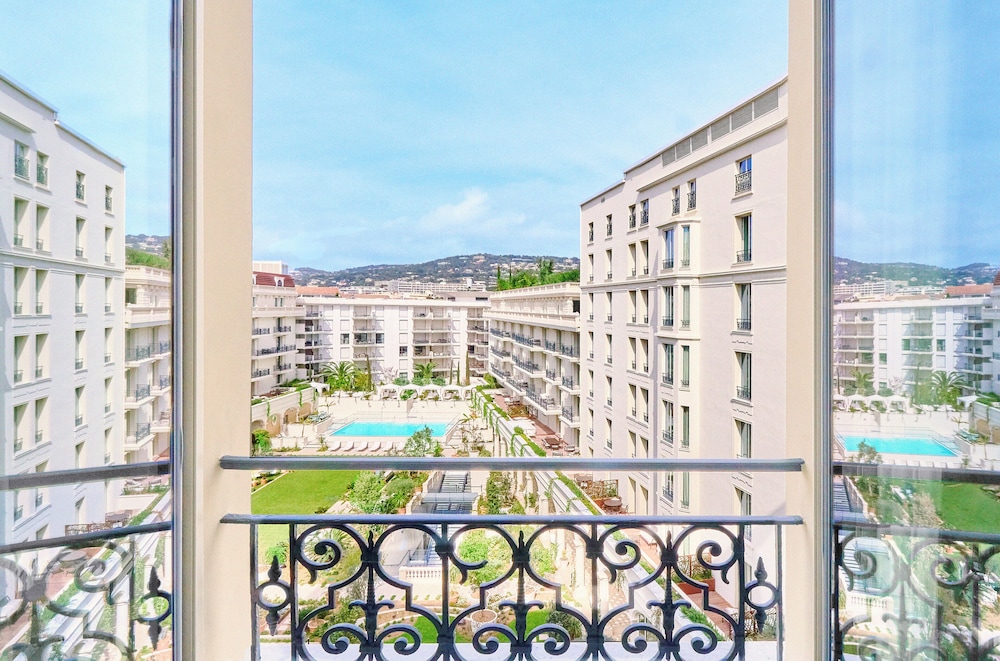 Classic Room, 1 King Bed, Terrace, Garden View