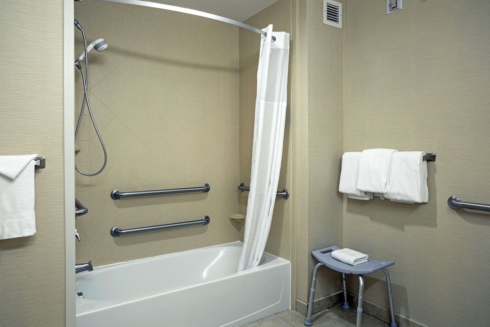 Room, 2 Queen Beds, Accessible, Non Smoking - Photo 4