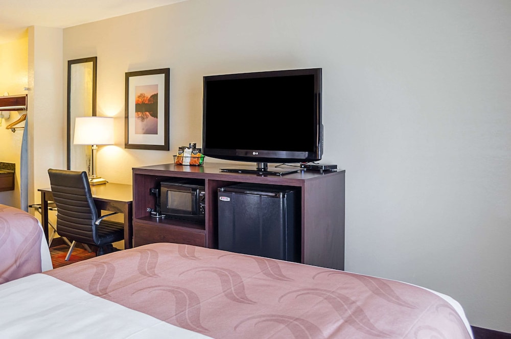 Standard Room, 2 Double Beds, Non Smoking - Photo 8