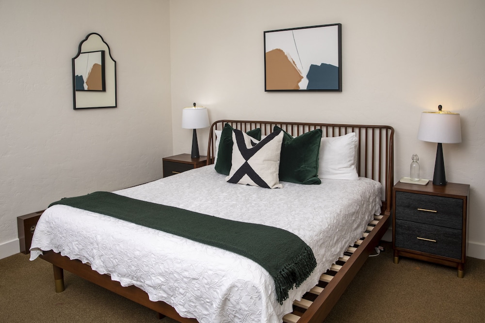 Suite, Ensuite thumbnail 6