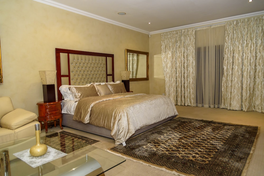 Suite (Bahamas)