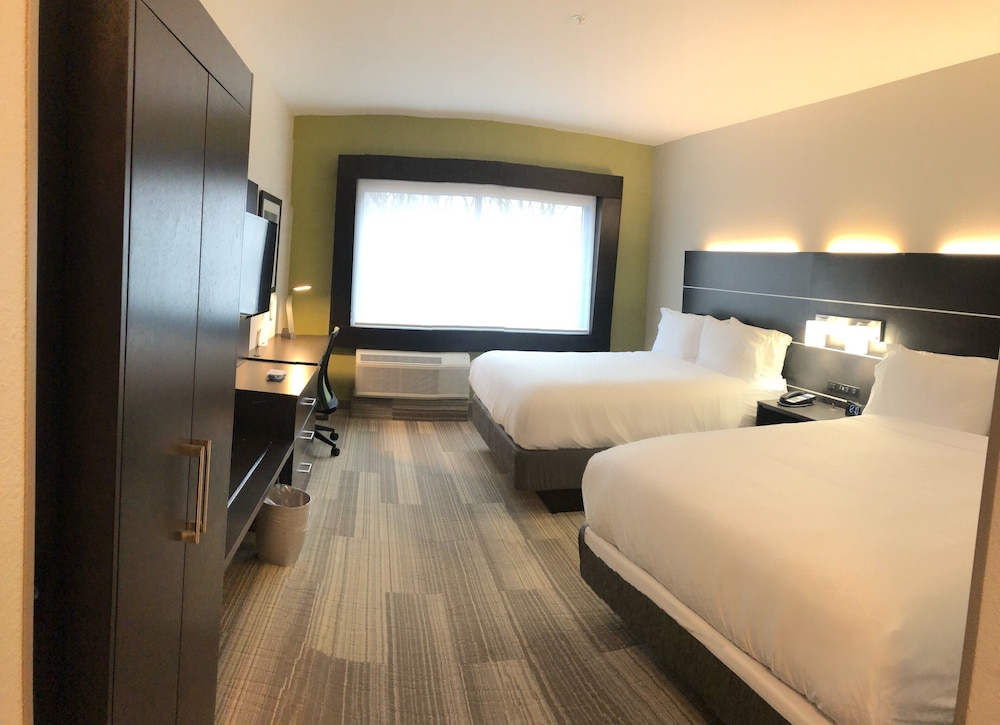 Standard Room, 2 Queen Beds (Walk-In Shower) - Photo 2