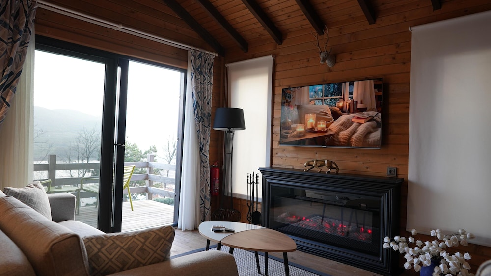 Luxury Bungalow - Photo 1