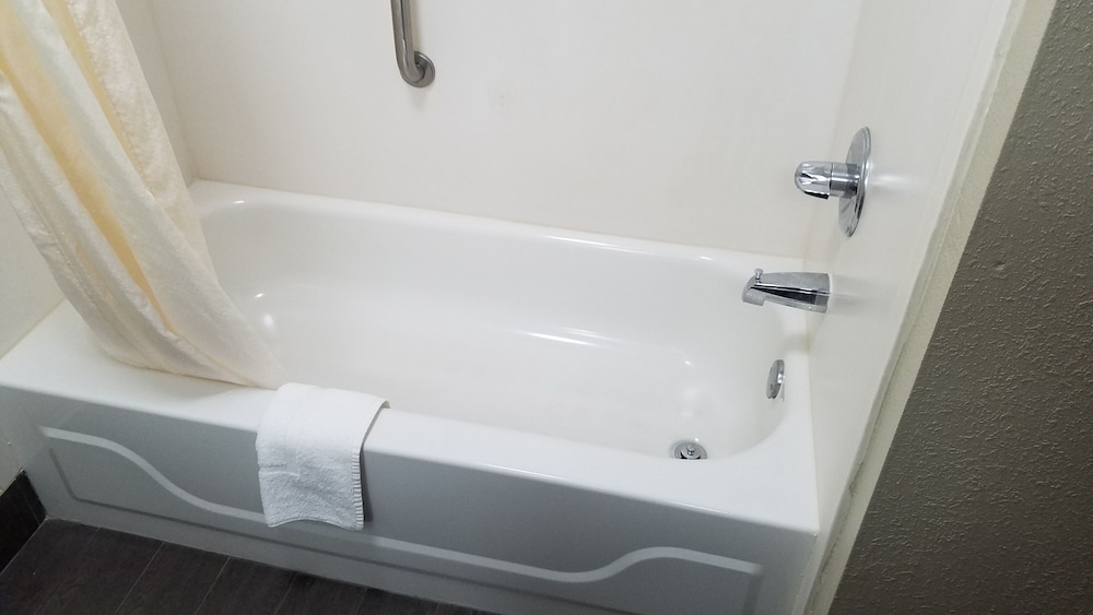 Suite, 1 King Bed, Jetted Tub - Photo 6