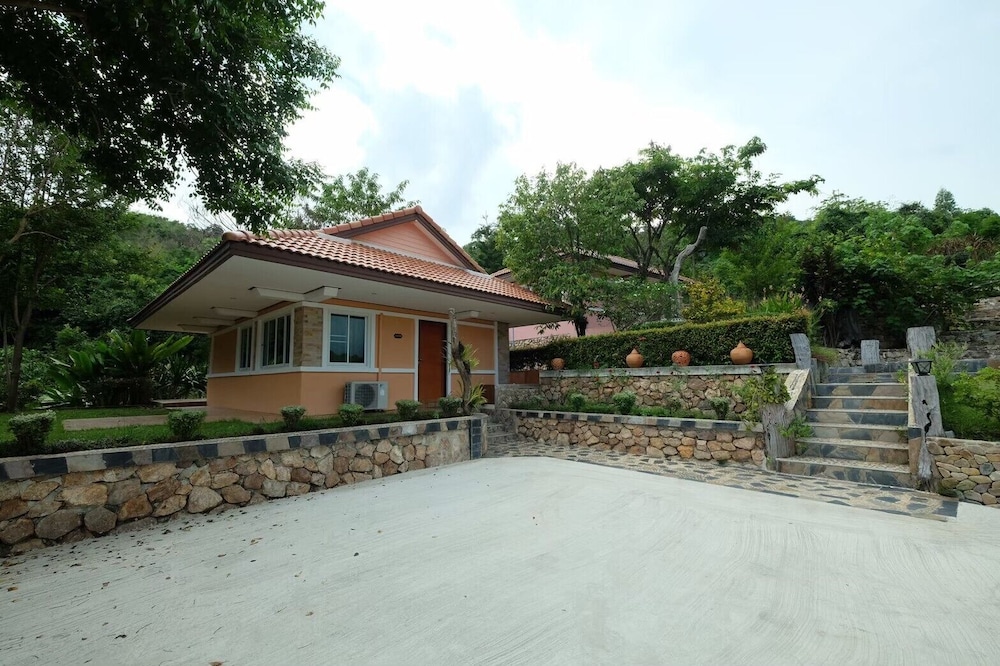 Family Bungalow photo 2
