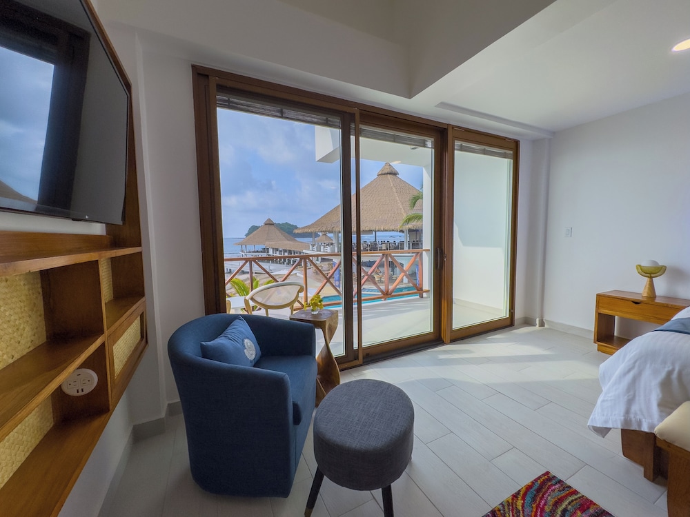 Deluxe Room, Ocean View photo 3