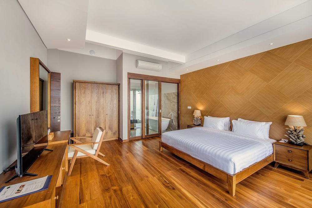 Three Bedroom Luxury Pool Villa with Ocean View