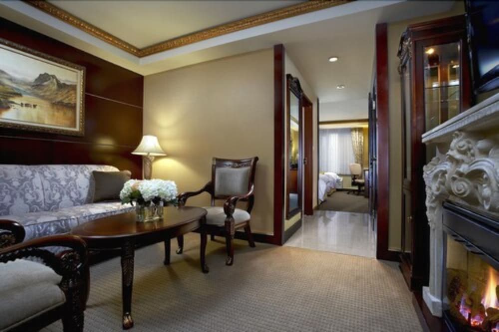 Room, 2 Double Beds, Non Smoking - Photo 3