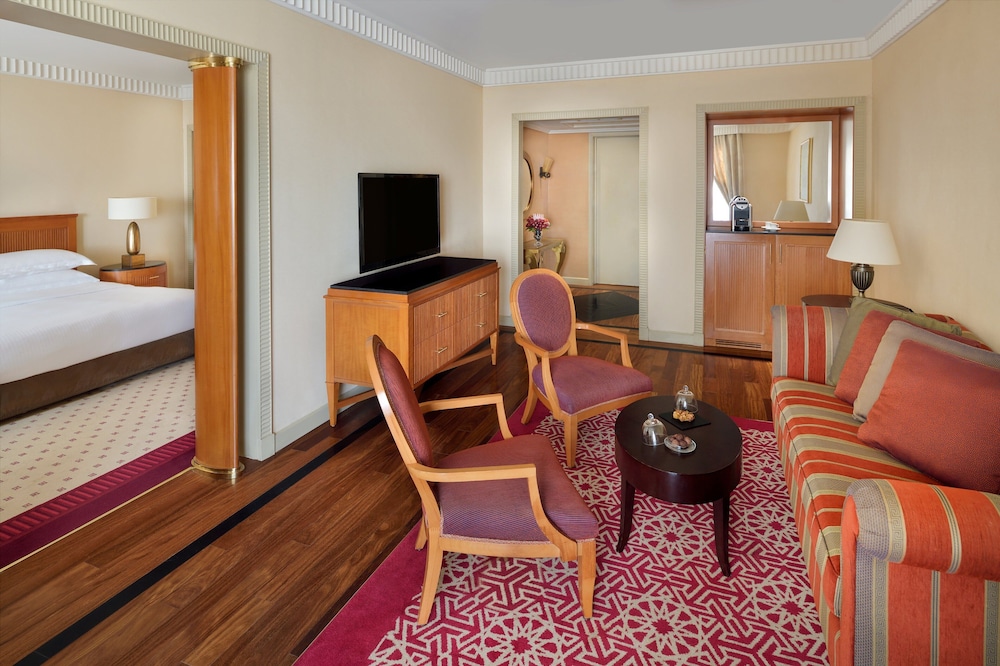 Suite, 1 Bedroom, Smoking, Sea View (Dining Areas) - Photo 5