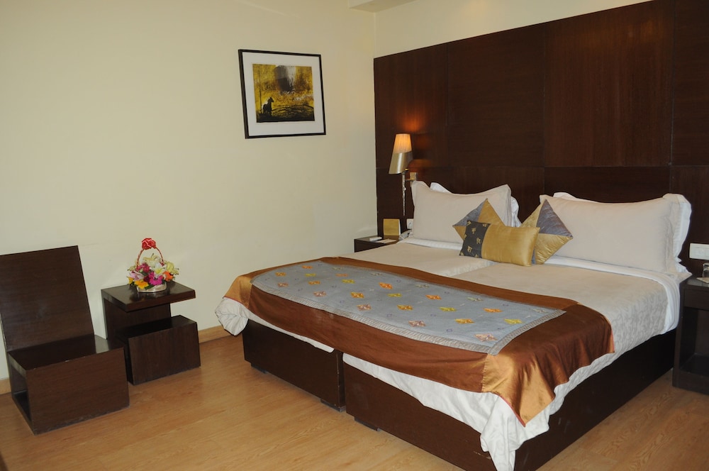 Deluxe Double or Twin Room, Balcony, City View - Photo 1