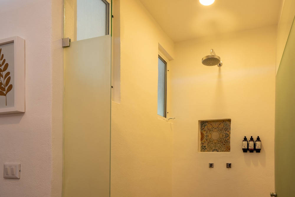 Beachfront Suite - Photo 4
