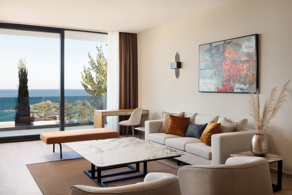 Suite, 1 King Bed, Sea View (Balcony)