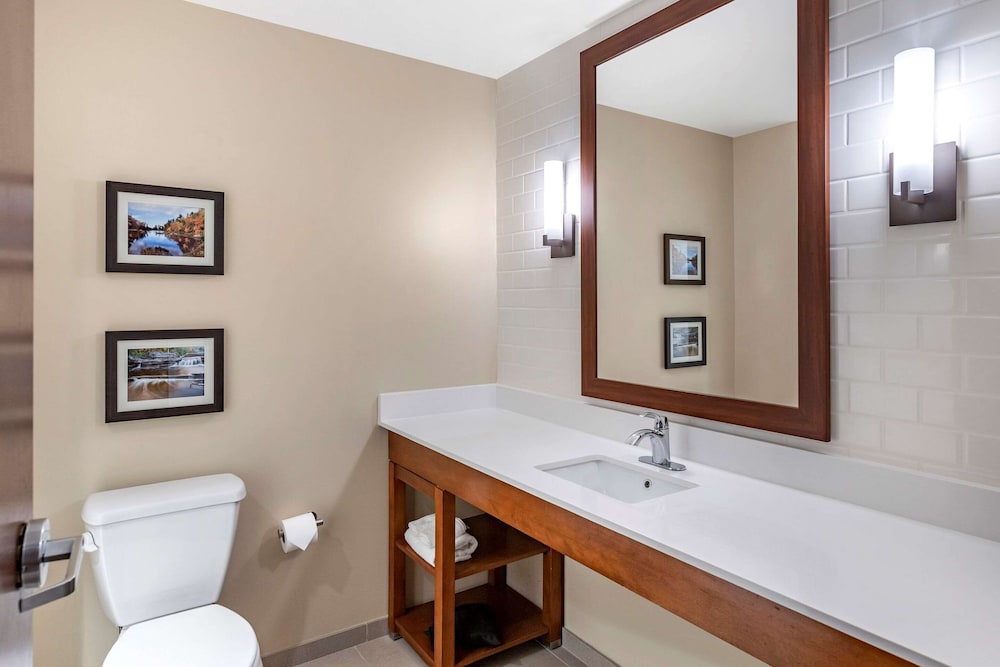 Suite, Multiple Beds, Non Smoking (Upgraded) - Photo 3