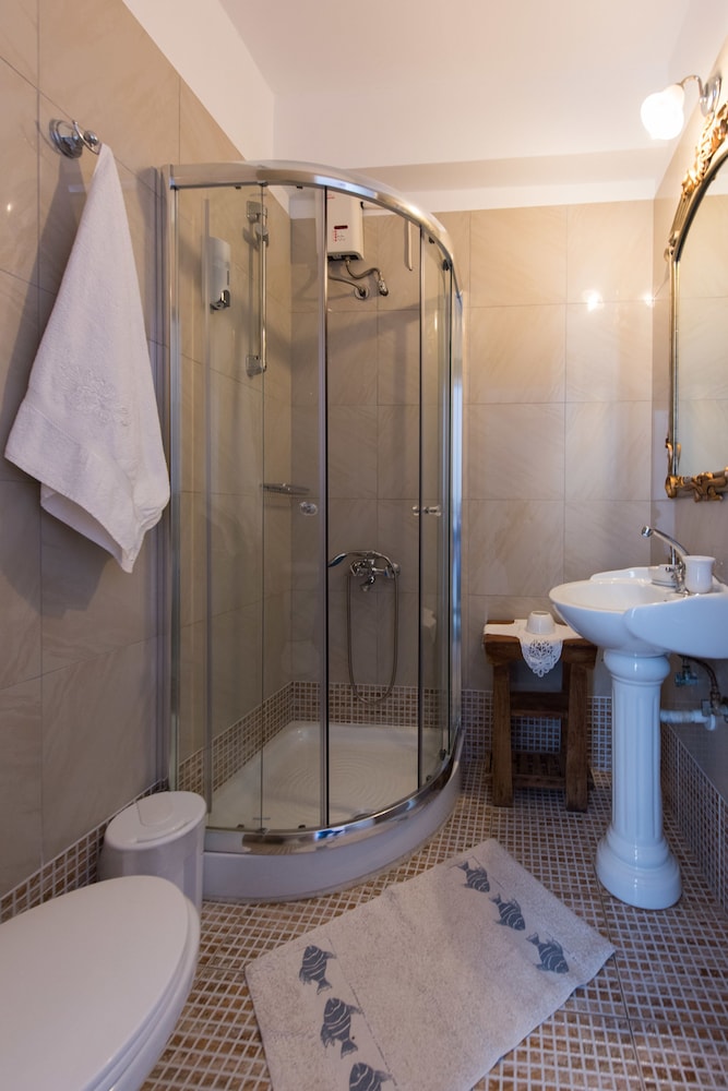 Double or Twin Room, Partial Sea View photo 3