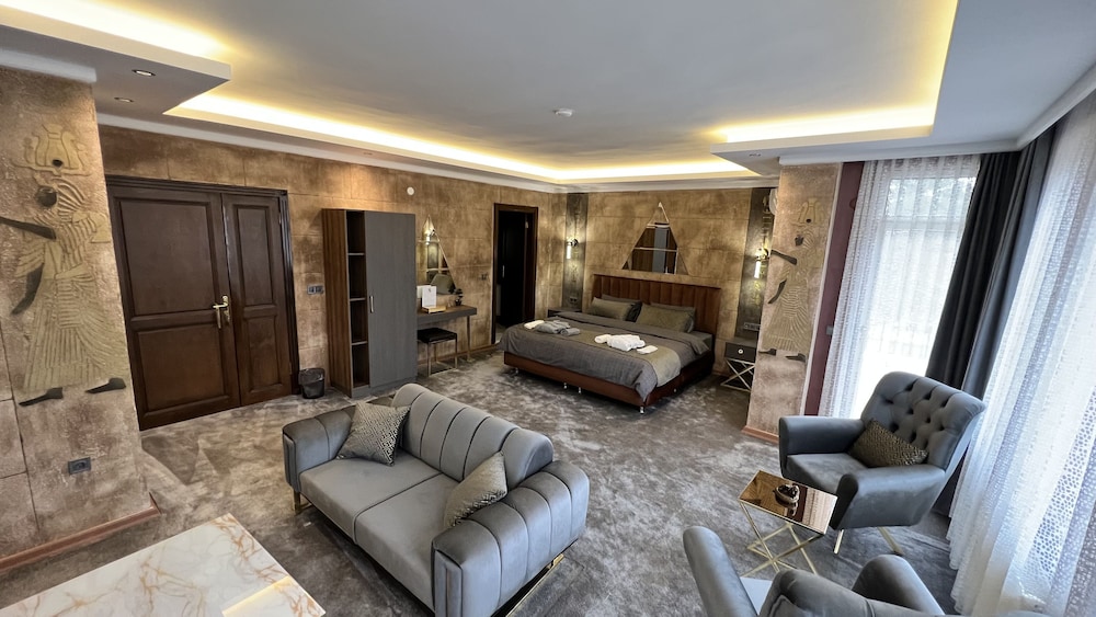Premium Room, 1 King Bed, Non Smoking, Garden View