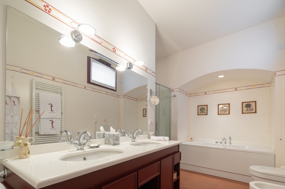 Suite, Patio (double) - Photo 8