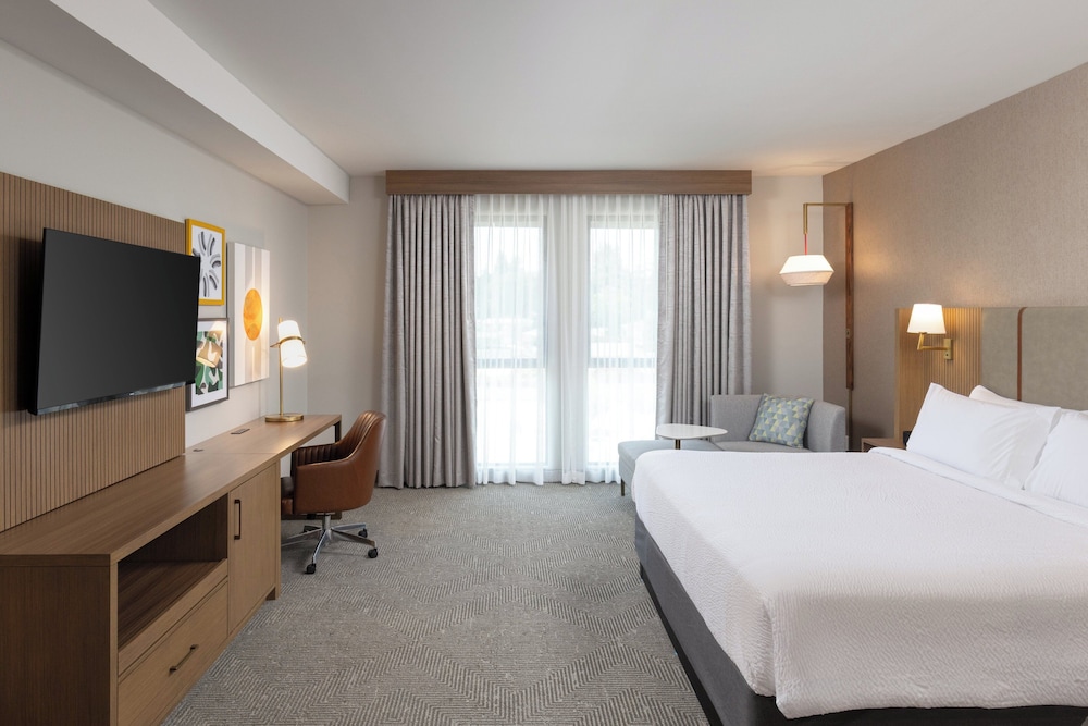 Standard Room, 1 King Bed - Photo 5