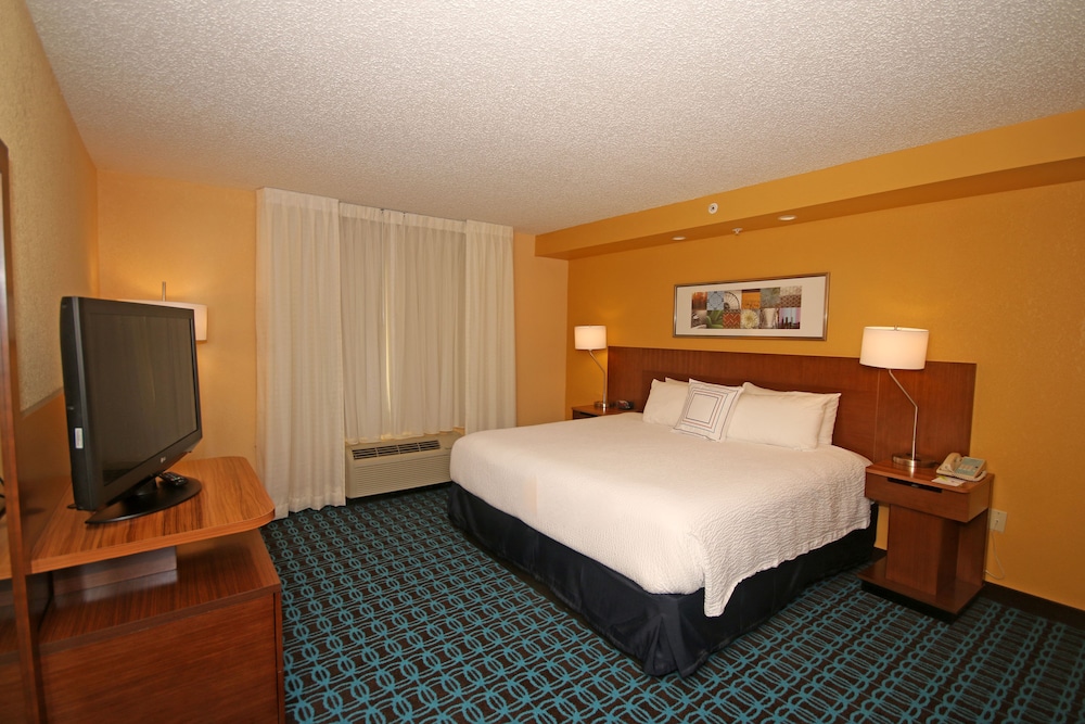 Studio, 1 King Bed with Sofa bed (Mobility/Hearing Accessible, Tub)