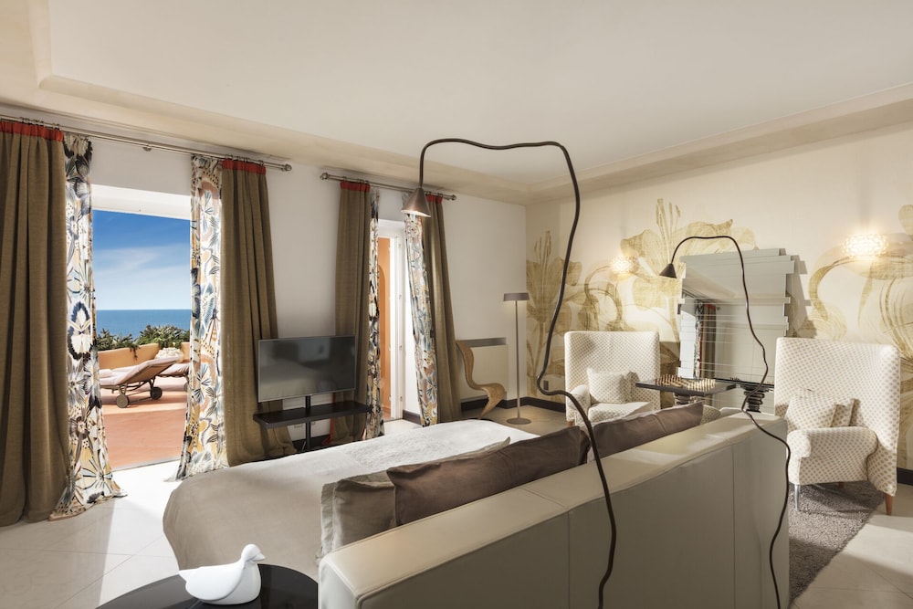 Studio Suite, Sea Facing (Faraglioni)