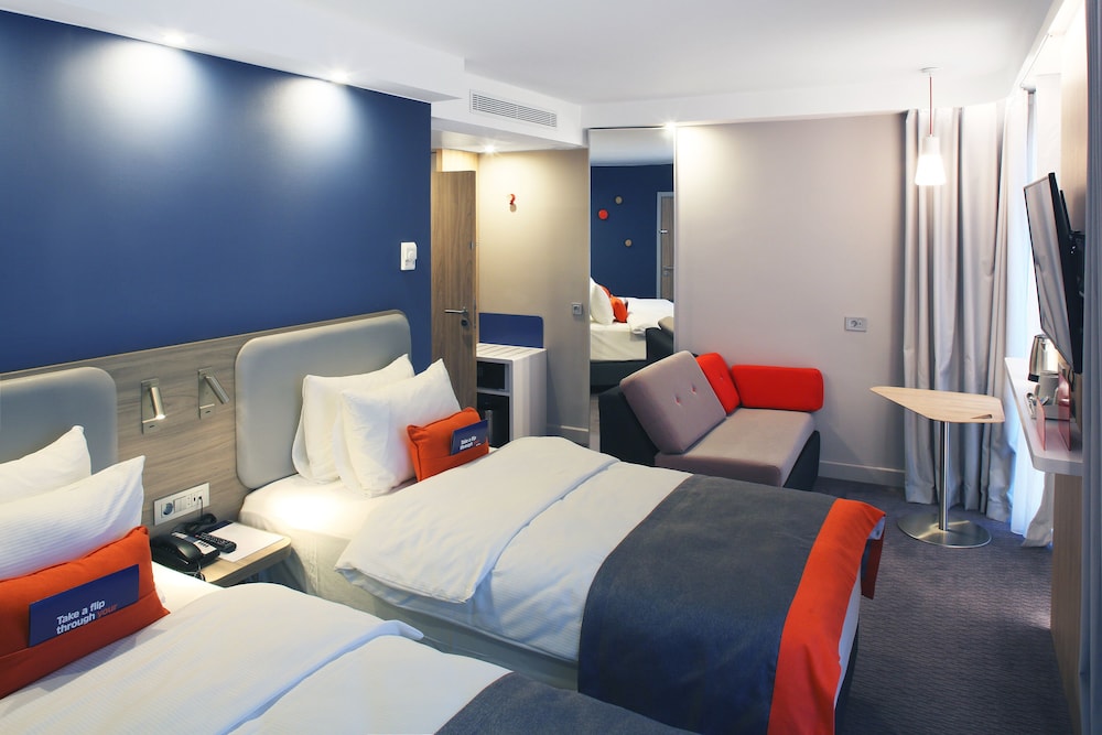 Standard Room, Multiple Beds (Free Breakfast) - Photo 2