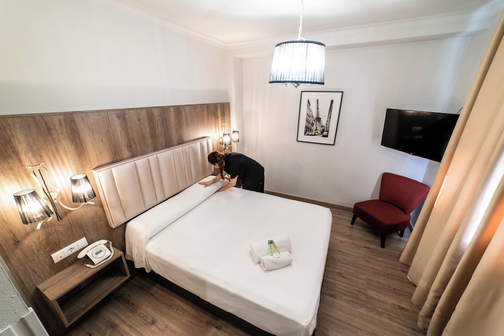 Standard Double Room - Photo 2