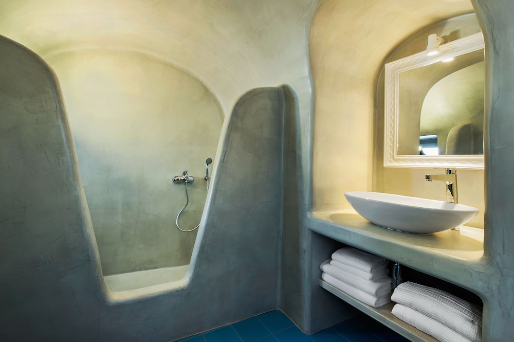 Superior Suite, outdoor Tub (Caldera View) photo 2