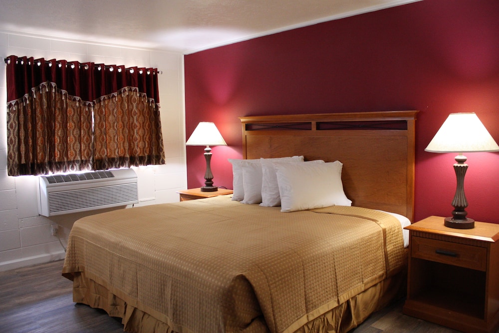 Deluxe Room, 1 King Bed, Non Smoking photo 1