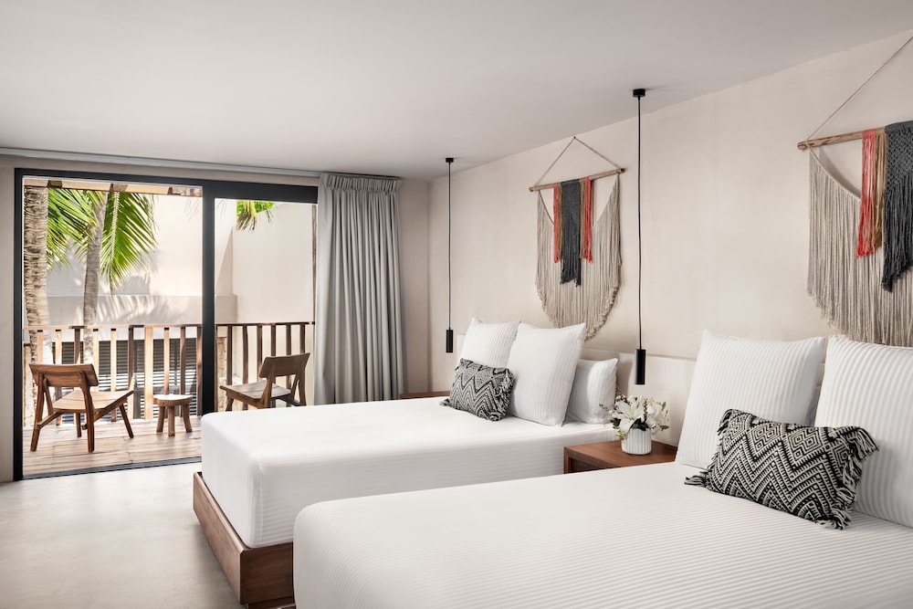 Casa Zamna Tropical View Double w Queen Beds